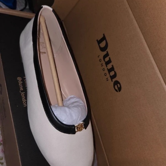 Dune London Women's Classic Cream and Black Flats - Picture 2 of 3